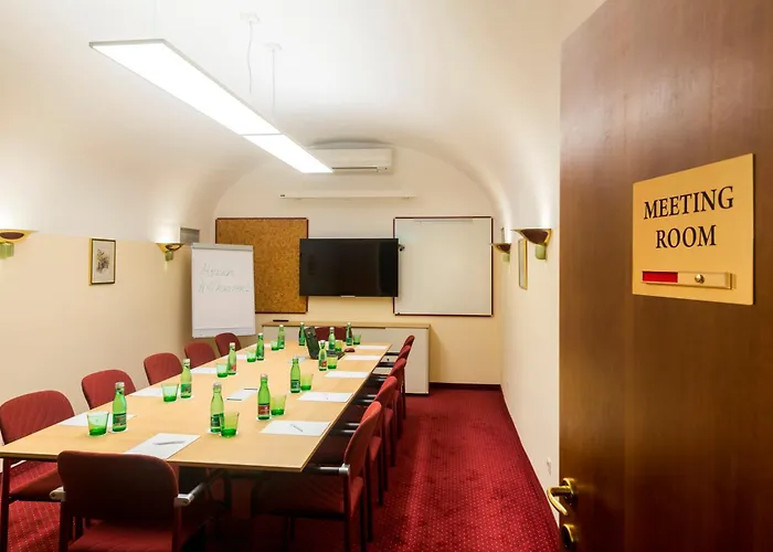 מלון Austria Classic 4*